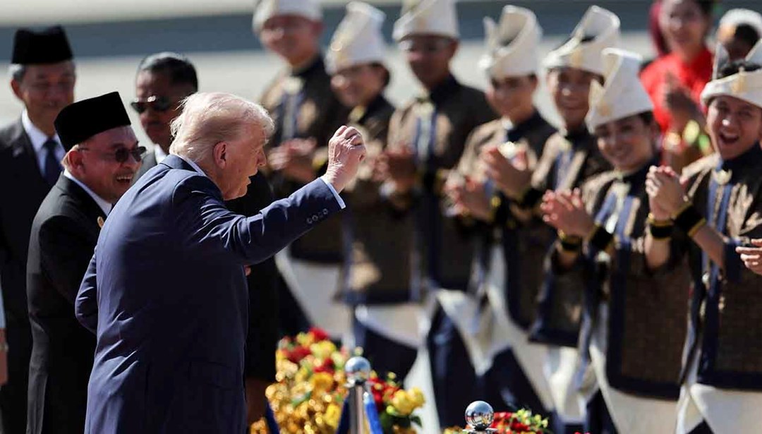 Trump Asya turuna dansla başladı