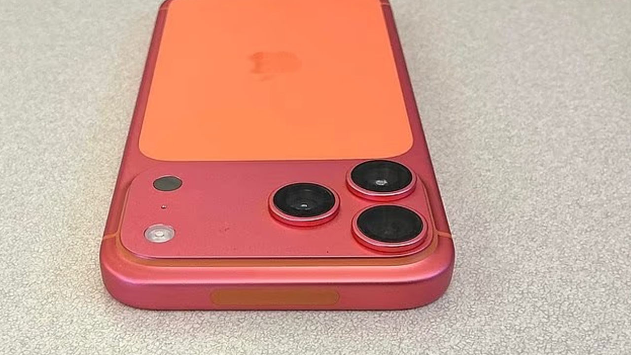 “Turuncu aldım, pembe oldu”: iPhone 17 Pro’da renk değişimi krizi