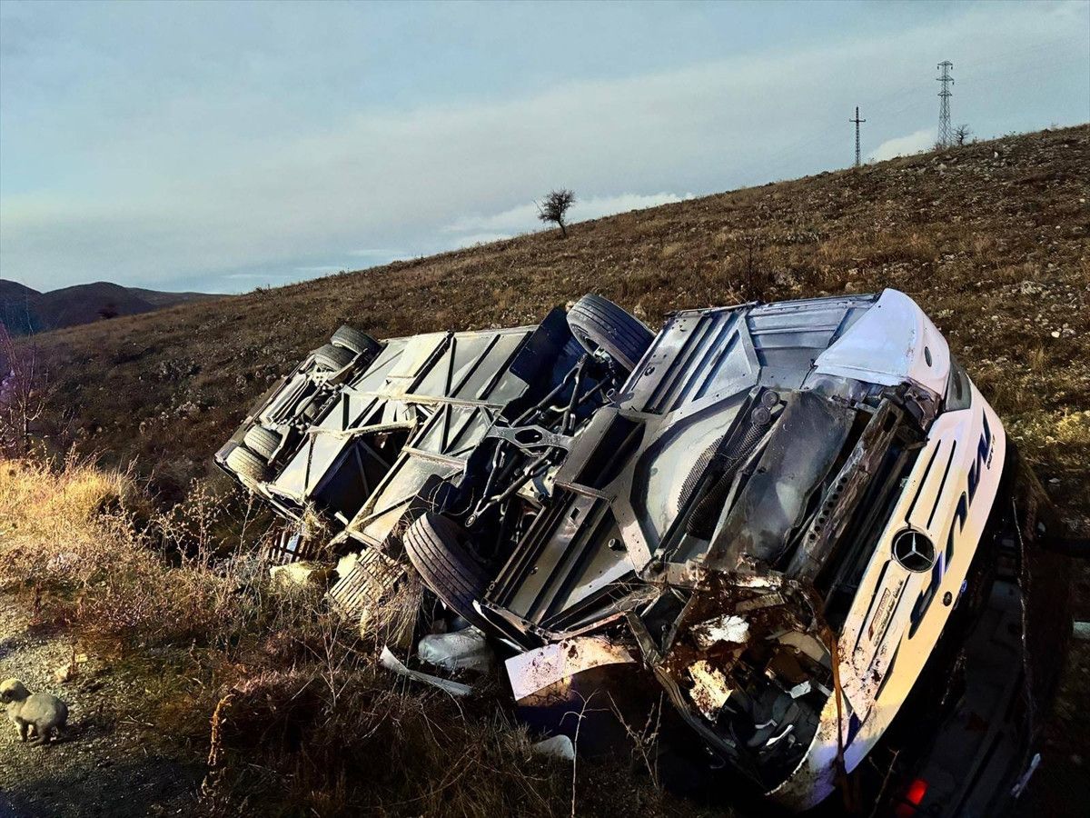 Afyonkarahisar’da yolcu otobüsü kaza yaptı