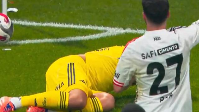 Derbiye damga vuran o anlar! Marco Asensio’ya taraftarlardan saldırı! Yıldız oyuncu yerde kaldı…