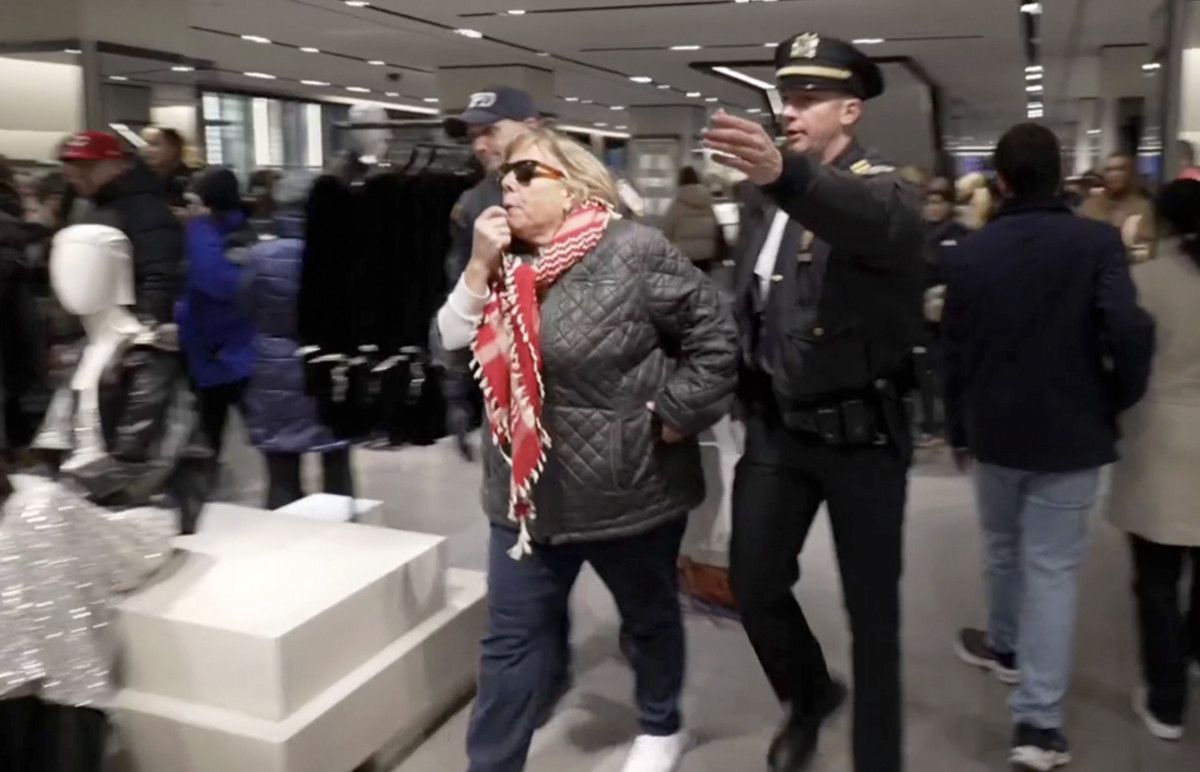 Filistin taraftarları New York’ta Kara Cuma’yı boykot protestosu düzenledi