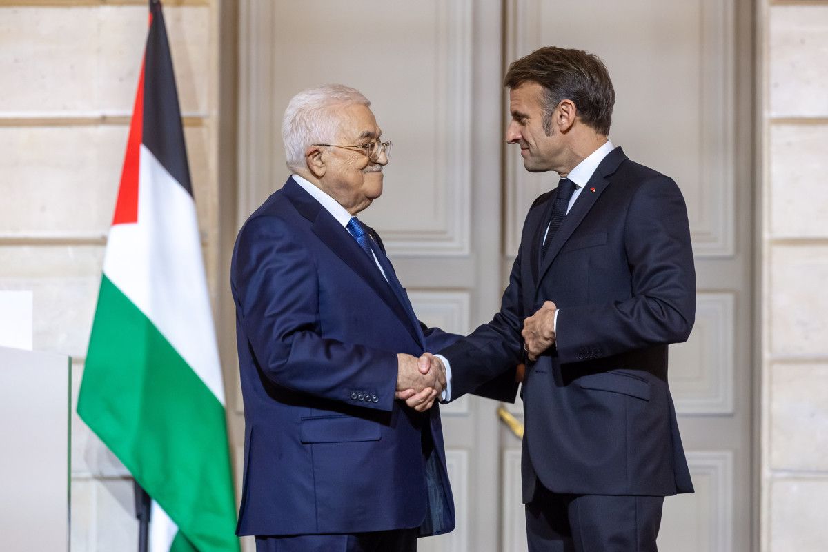 Macron ile Filistin Devlet Başkanı Abbas bir araya geldi