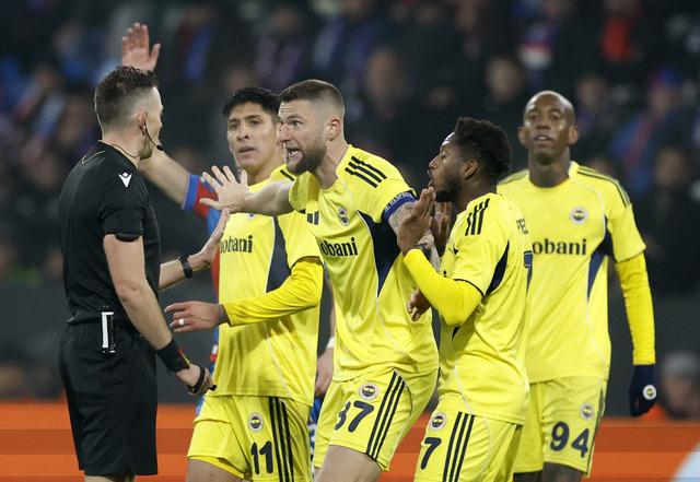 Resmi açıklama geldi! Fenerbahçe, Viktoria Plzen maçının Hollandalı hakemi için UEFA’ya başvurdu