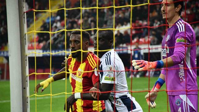 Süper Lig’de 5 gollü maç! Kayserispor evinde Kasımpaşa’yı 3-2 devirdi…