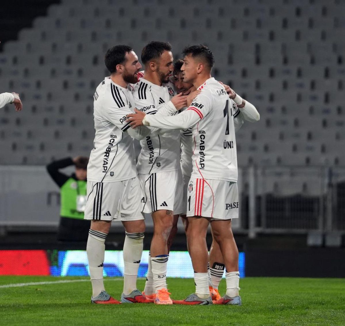 Beşiktaş, Fatih Karagümrük karşısında zorlanmadan kazandı